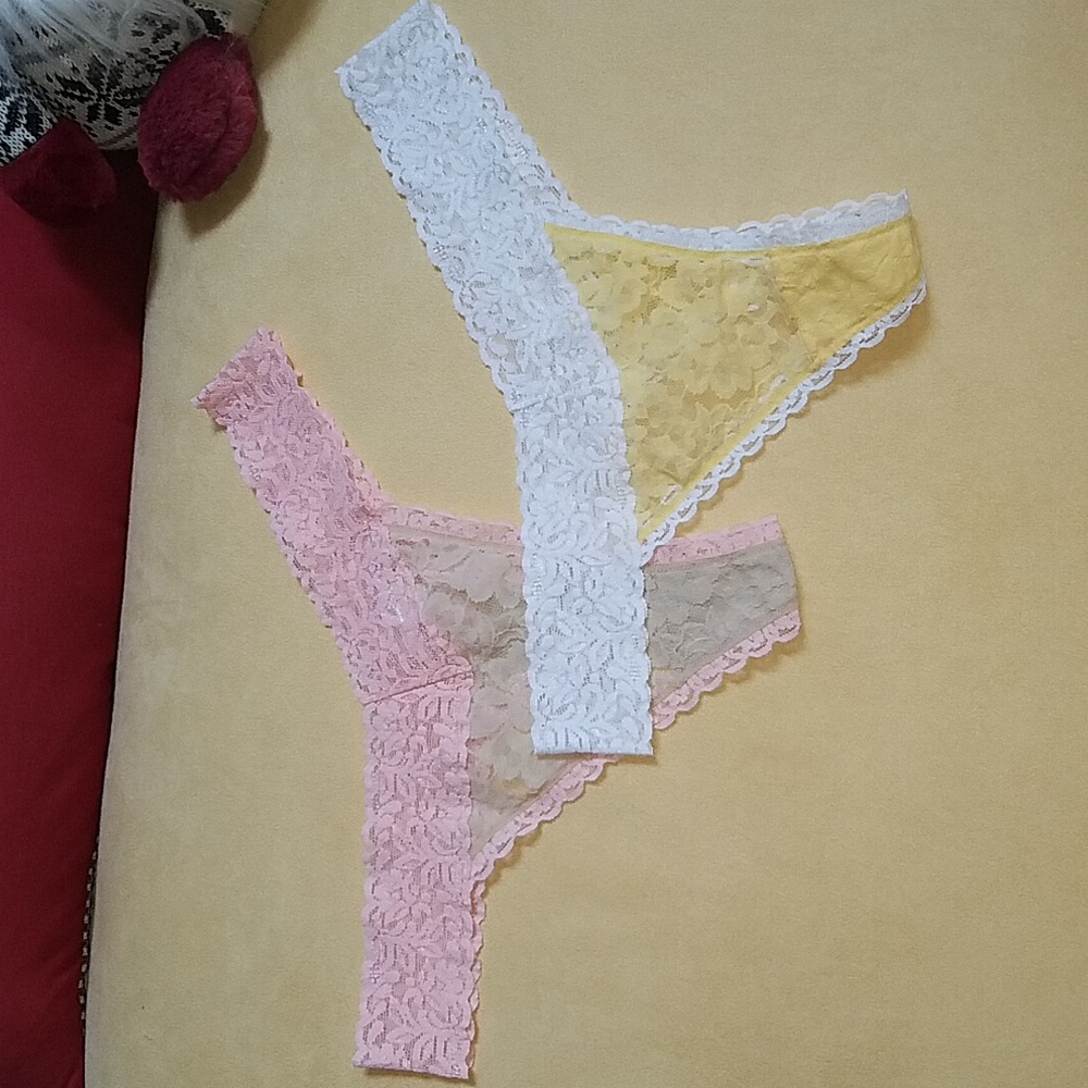 Maidenform 2 lace thongs, wt/yw and pk/ nude, size 7